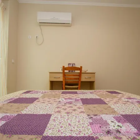 Nijay No 1, 2 Bedroom Sleeps 6 With Bed Settee In Lounge * Spartokhórion