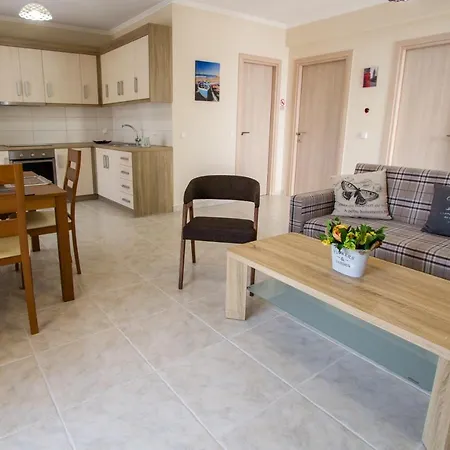 Nijay No 1, 2 Bedroom Sleeps 6 With Bed Settee In Lounge Lejlighed Spartokhórion