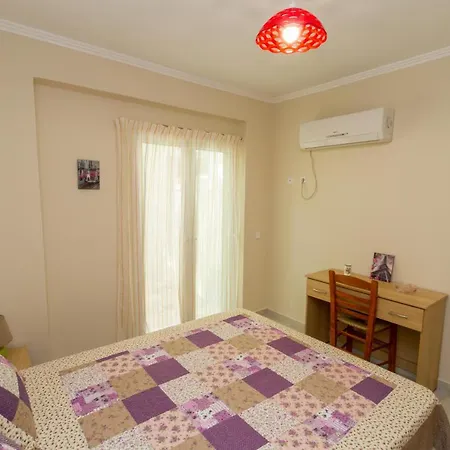 Lejlighed Nijay No 1, 2 Bedroom Sleeps 6 With Bed Settee In Lounge *