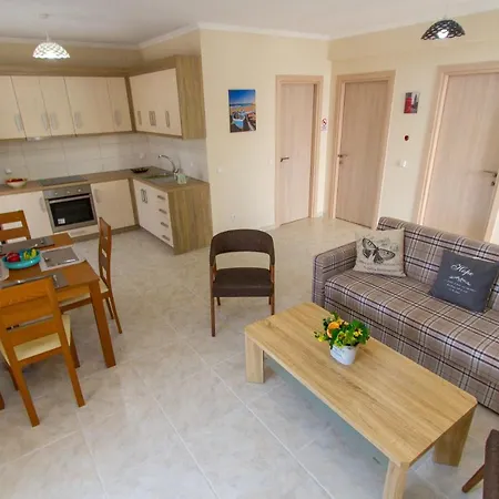 Nijay No 1, 2 Bedroom Sleeps 6 With Bed Settee In Lounge *