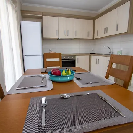 Nijay No 1, 2 Bedroom Sleeps 6 With Bed Settee In Lounge *