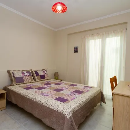 Nijay No 1, 2 Bedroom Sleeps 6 With Bed Settee In Lounge