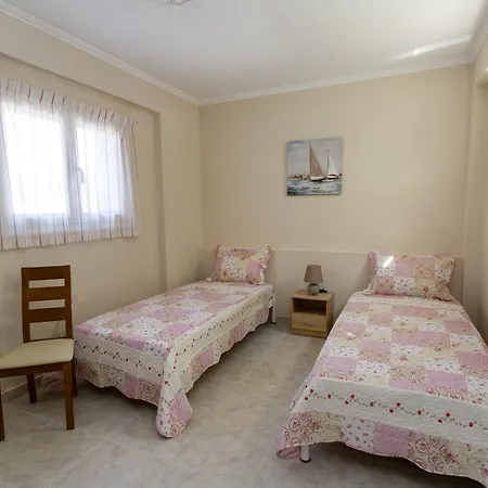 Appartement Nijay No 1, 2 Bedroom Sleeps 6 With Bed Settee In Lounge Spartokhórion