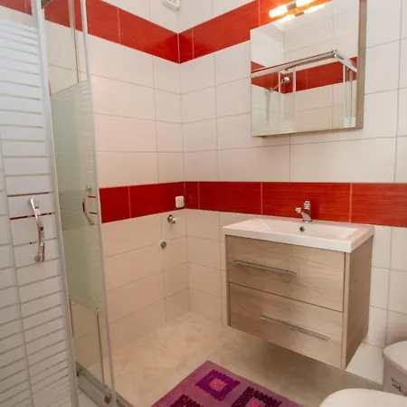 Nijay No 1, 2 Bedroom Sleeps 6 With Bed Settee In Lounge * Spartokhórion